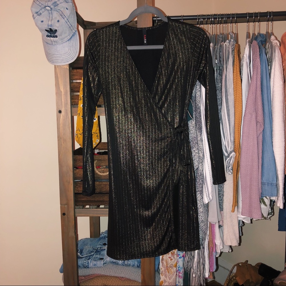 ❌SOLD❌ Black & gold Wrap Dress / Duster (S)